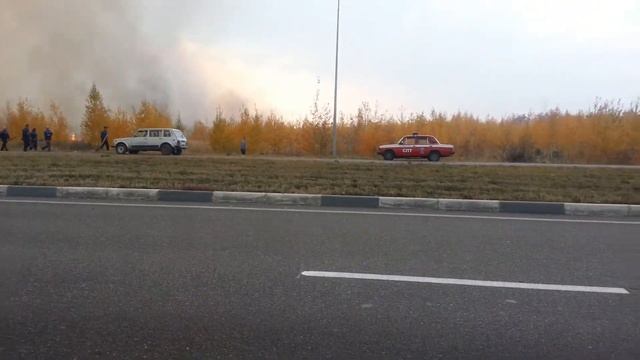 Старый Оскол. 14.10.2014. Пожар возле нефтебазы Осколнефтеснаб смотреть онлайн