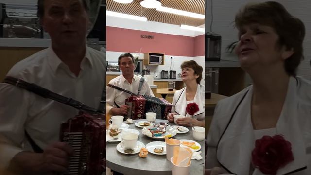 «Играй гармонь »-Юрий Богатырёв и хор «Надежда», ТЦСО Ломоносовский смотреть онлайн