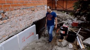 Исправляем ошибки. Обратная засыпка цоколя. Гидроизоляция и утепление подвала.