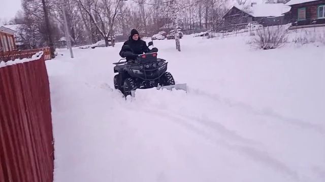 Пытался чистить снег квадроциклом смотреть онлайн
