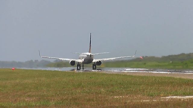 united takeoff at gregorio luperon international . смотреть онлайн