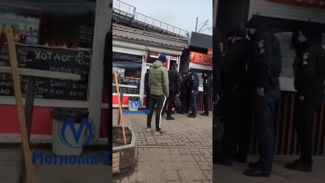 В Киеве на Выдубичах в ларьке зарезали продавца смотреть онлайн