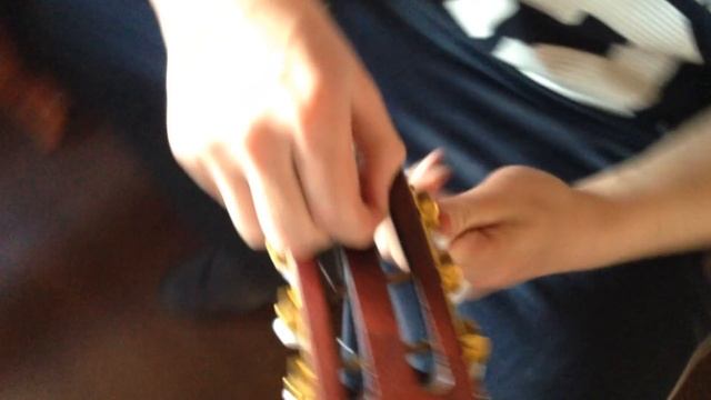 Порвал струну? ЛАЙФХАК! ? Школа гитары смотреть онлайн