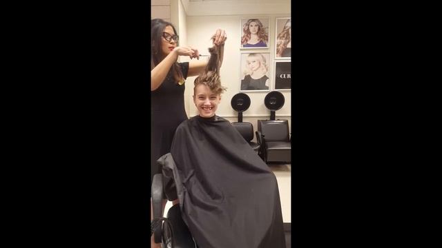 Faded / Undercut PIXIE | Ruby Rose HAIRCUT смотреть онлайн