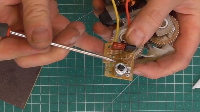 Naprawa robota (miksera) kuchennego смотреть онлайн