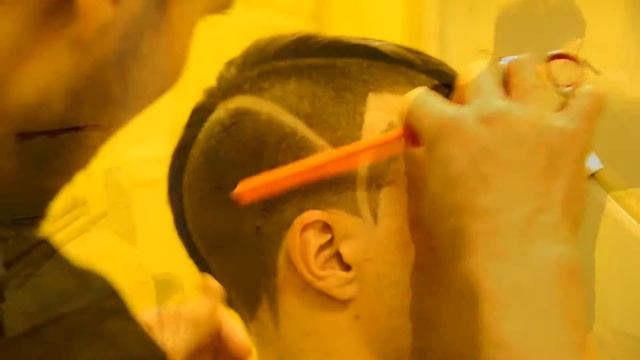 Модельная стрижка от мастера Дениса Кузьмина. Салон RED* смотреть онлайн