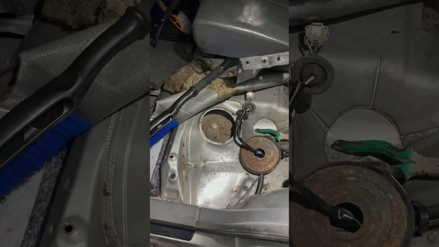 Lexus Rx 300 снятие топливного насоса