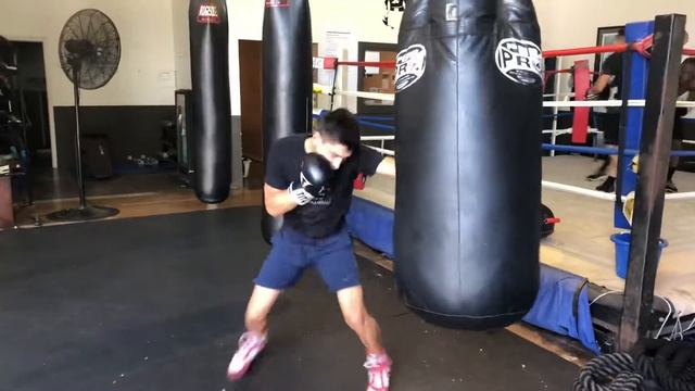 Punching the heavy bag with 8oz gloves смотреть онлайн