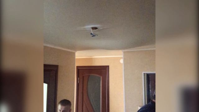 Слив воды и сушка полотна натяжного потолка. Полный цикл смотреть онлайн