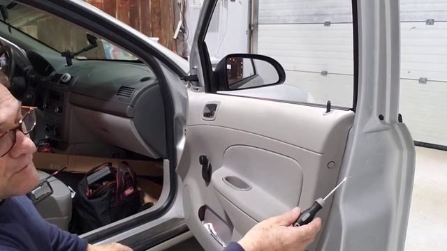 Chevy cobalt 2005-2011 door panels seal removal смотреть онлайн