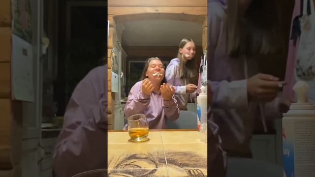Две девочки попробовали супер бутерброд и улетели от передоза куда-то не туда 🤩😎😤🤬🥺🫣🥵👽😈😽 смотреть онлайн