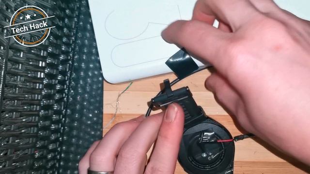 How to charge Smart Watch without charger (HUAWEI GT2e) #TechHack смотреть онлайн
