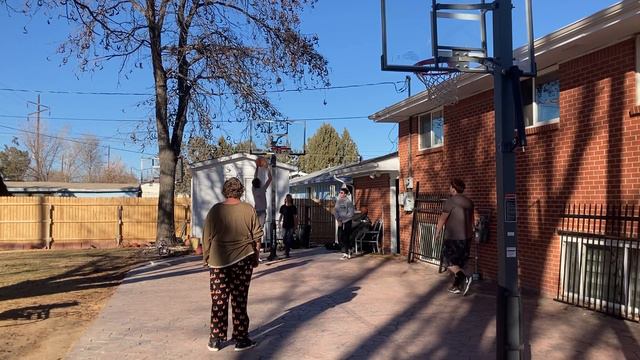 David returns to the backyard! 3v3 basketball! смотреть онлайн