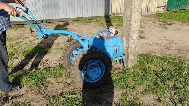 Мотоблок МТЗ-06 с прицепом ПХ-05. смотреть онлайн