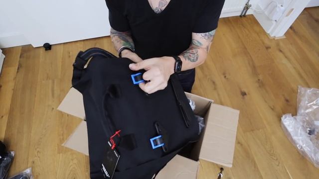 Chrome Industries Unboxing - What will make the cut? смотреть онлайн