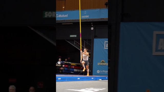 Mondo Duplantis | WORLD RECORD 6m22 pole vault смотреть онлайн