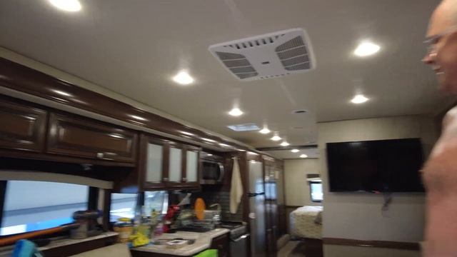 Автодом за 15млн.руб. Fleetwood Flair Floorplan 35R