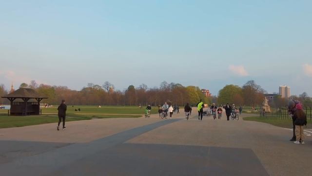 London Sunset Walk, Expensive Bayswater Mews to Kensington High Street | 4K Virtual Walk смотреть онлайн