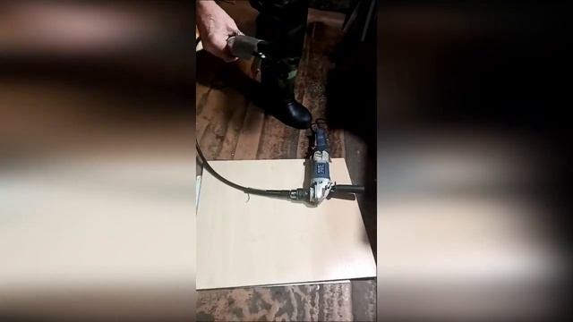 Лайфхак: Почистить рыбу за 1 минуту болгаркой #Рыбалка смотреть онлайн