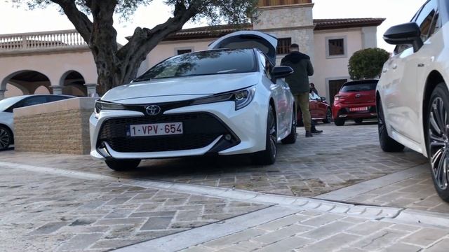 De nieuwe Toyota Corolla Hatchback (2019) - Lekker Praktisch #5 - AutoRAI TV смотреть онлайн