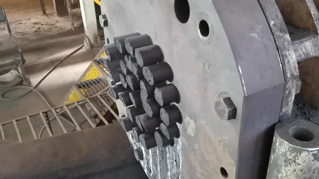 Брикетирование методом жёсткой вакуумной экструзии на экструдере компании «Вердес» смотреть онлайн