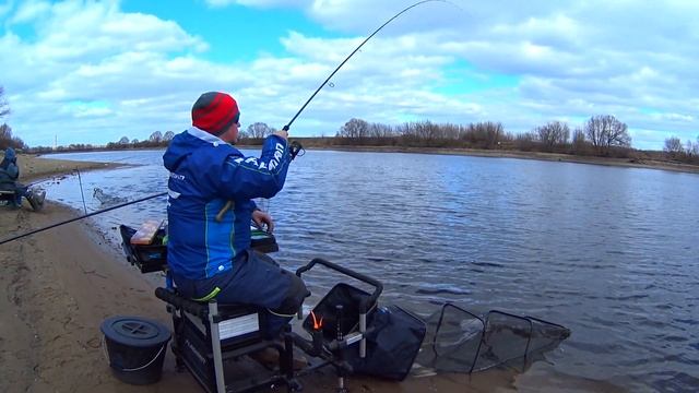 Рыбалка на Помойке , Москва река , Горы мусора и голодные Псы смотреть онлайн