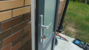 Заклинив замок у пластикових дверях. Розблокування і розборка дверей Rehau .Фасад-Пласт, окна Киев