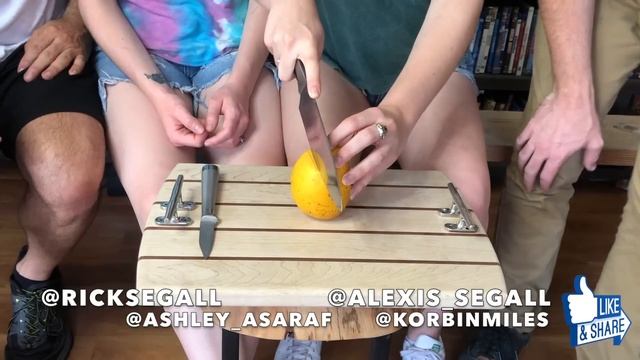 AMERICANS TRY INDIAN MANGOS FOR THE FIRST TIME!!! смотреть онлайн
