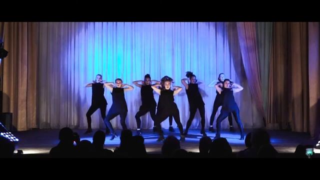 Зразковий ансамбль сучасного танцю "Шарм" танець "Vouge" смотреть онлайн