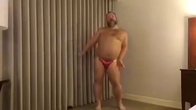 Зажигает от души......... смотреть онлайн