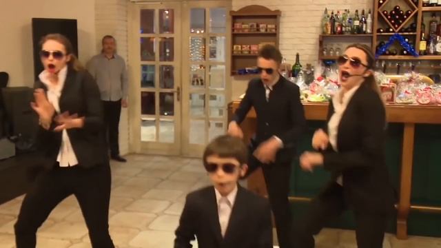 Как за 3 минуты сделать бабушку счастливой. Продолжение! смотреть онлайн