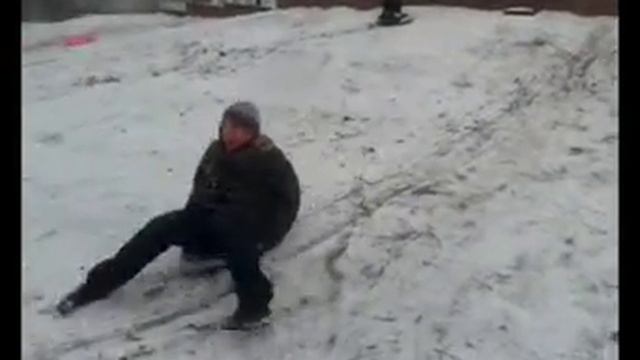 Кататься на зимней горки смотреть онлайн