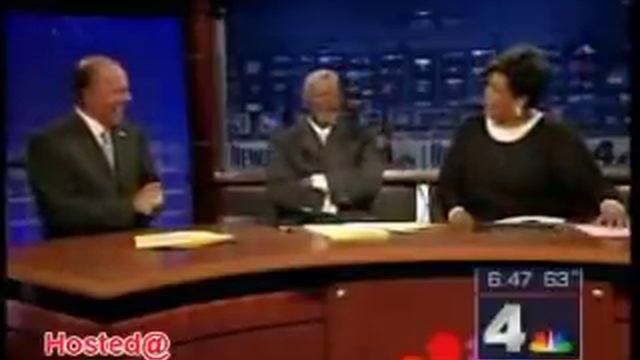 News reader cannot stop laughing at model falling over! смотреть онлайн
