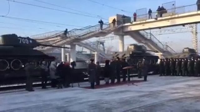 Легендарные танки Т-34 встретили в Чите смотреть онлайн
