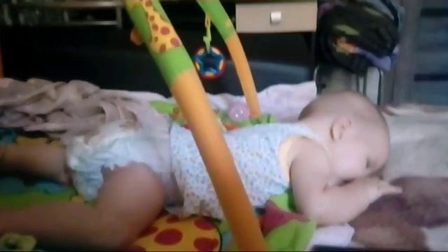 VLOG: 4.5 месяца хотим ползти. Скидки в Карусели Волгоград смотреть онлайн