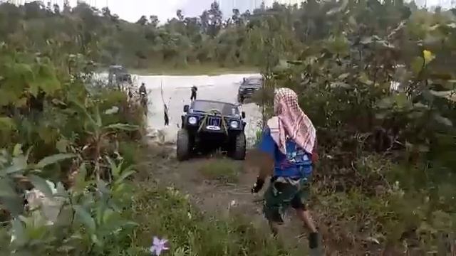 Triton VS Jimny