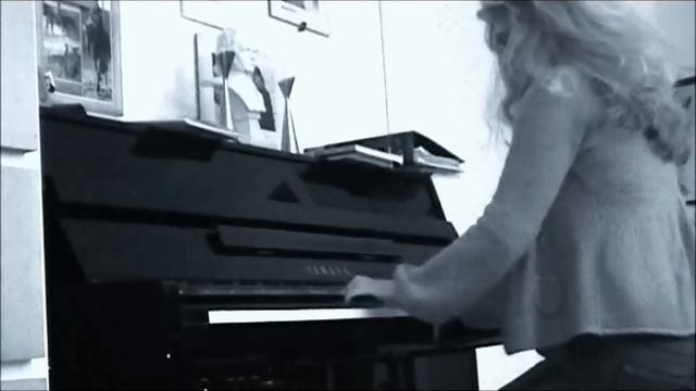 UFO Belladonna piano смотреть онлайн