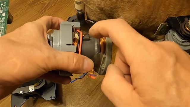 Scrapping Projection TV for Copper | 2000ºF tv screen LASER RAY modification! смотреть онлайн
