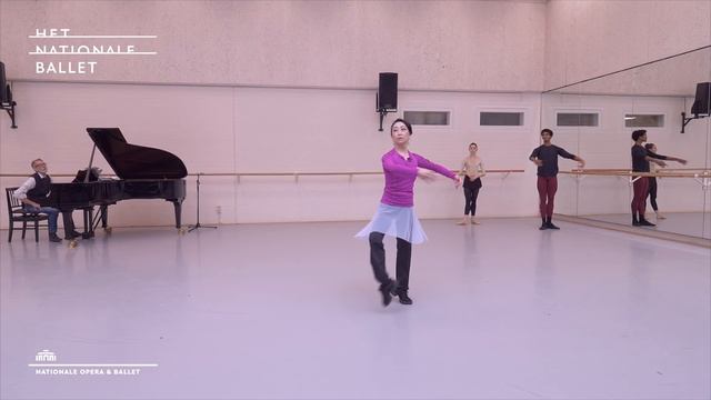 Ballet Class - Center work 4 - Dutch National Ballet смотреть онлайн
