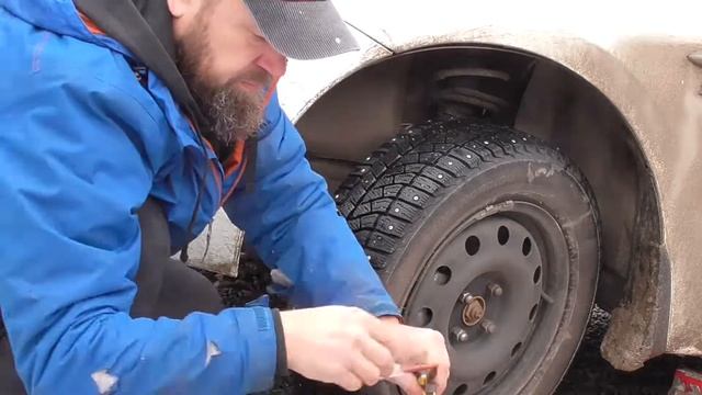 Как отремонтировать прокол бескамерной шины. Ремкомплект со жгутом. смотреть онлайн