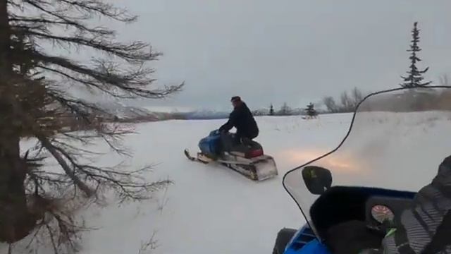 Riding the Yamaha VK 540 in the mountains with friends. смотреть онлайн