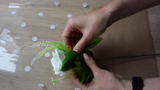 Упаковка розы в конус. Мыловарение. Мастер-класс. Букет-комплимент. смотреть онлайн