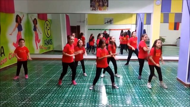 Zumba Kids- Chantaje- Shakira ft. Maluma- Choreography by Cielo... смотреть онлайн