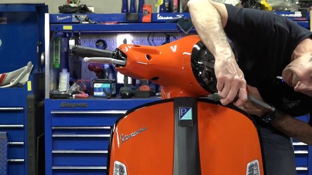 How to Replace and Upgrade Levers on a 2023 Vespa GTS 300 HPE2 Supersport to Black Levers смотреть онлайн