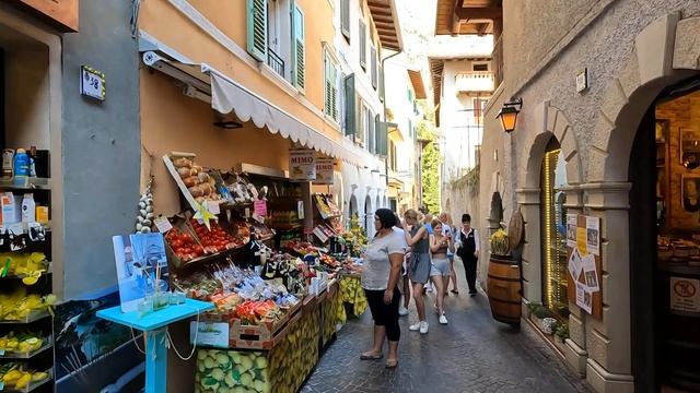 LIMONE SUL GARDA FERRAGOSTO WALKING TOUR | BUSY TOWNS CENTER 4K UHD смотреть онлайн