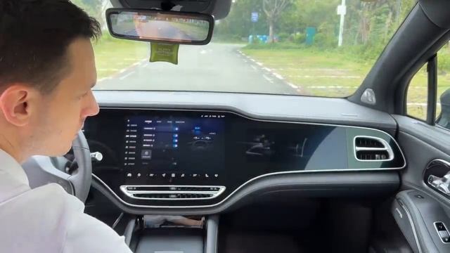 Раздал всем конкурентам по конфетке. Новый топ кроссовер Rising R7