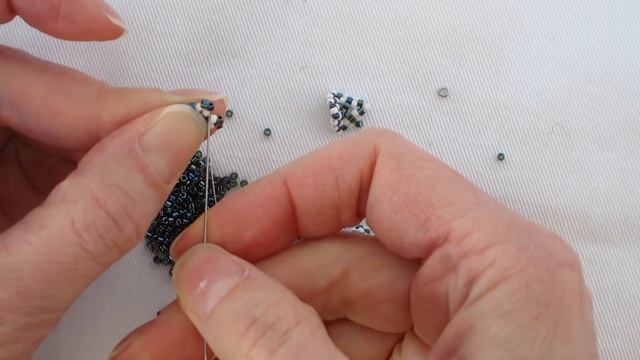 Bead Weaving Tutorial: Tiny Star Earrings смотреть онлайн