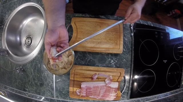Шашлык из куриной грудки с хрустящим беконом смотреть онлайн