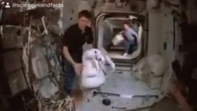 Сортировка груза на Международной космической станции. смотреть онлайн