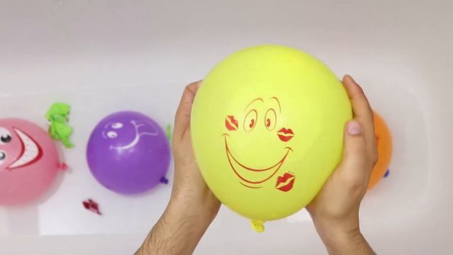 Развивающее видео Для детей Учим цвета Лопаем воздушные Шарики с водой Поем песенку На английском 1 смотреть онлайн